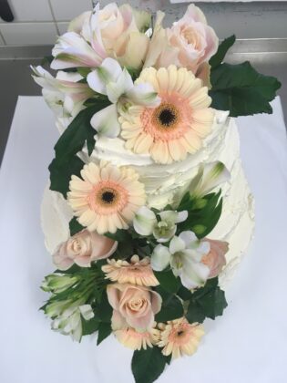 Aufsatztorte mit blüten